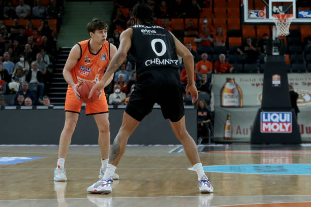 在守门员附 在守门员附