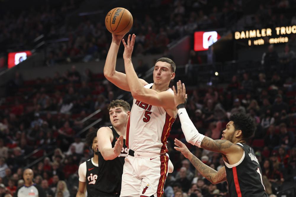 现出强大的 现出强大的