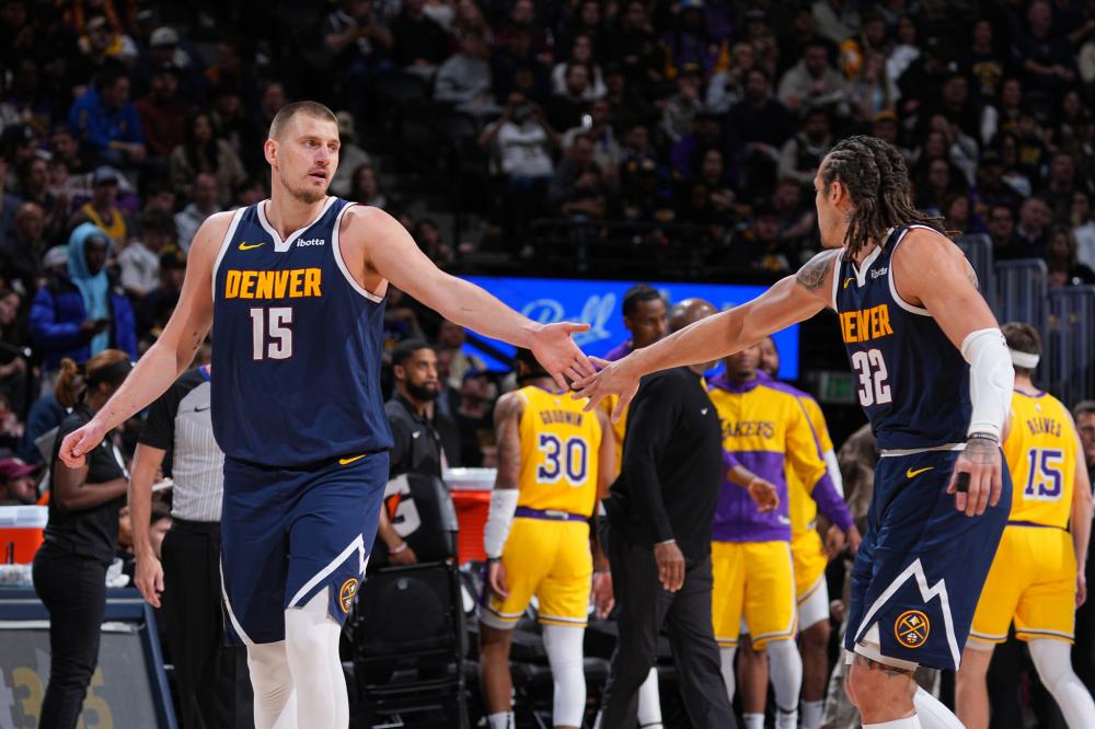 强调紧密的 强调紧密的