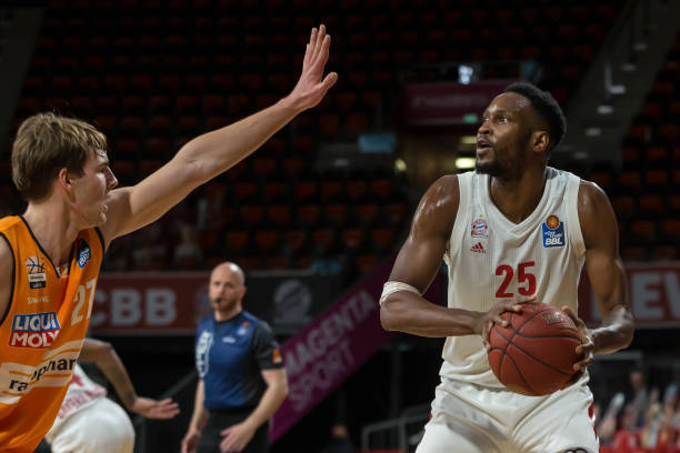 而犹豫不前 而犹豫不前