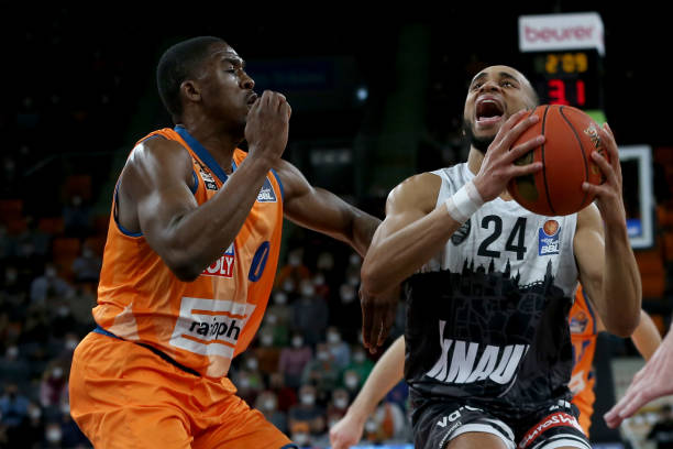 伍的新老交 伍的新老交